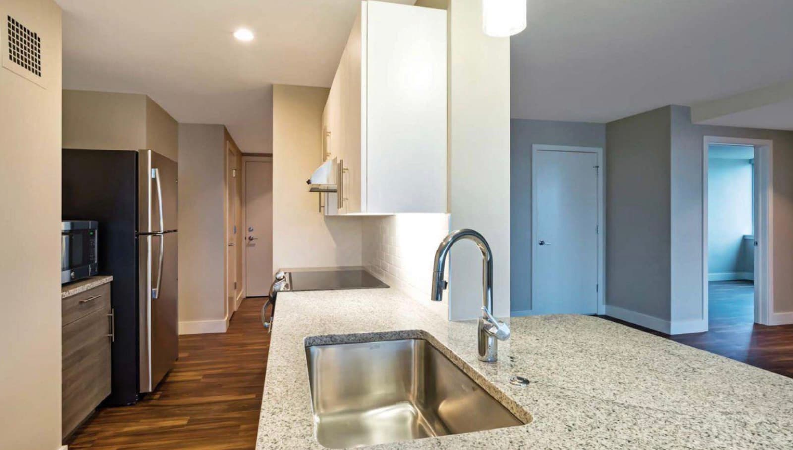 Kitchen with breakfast bar