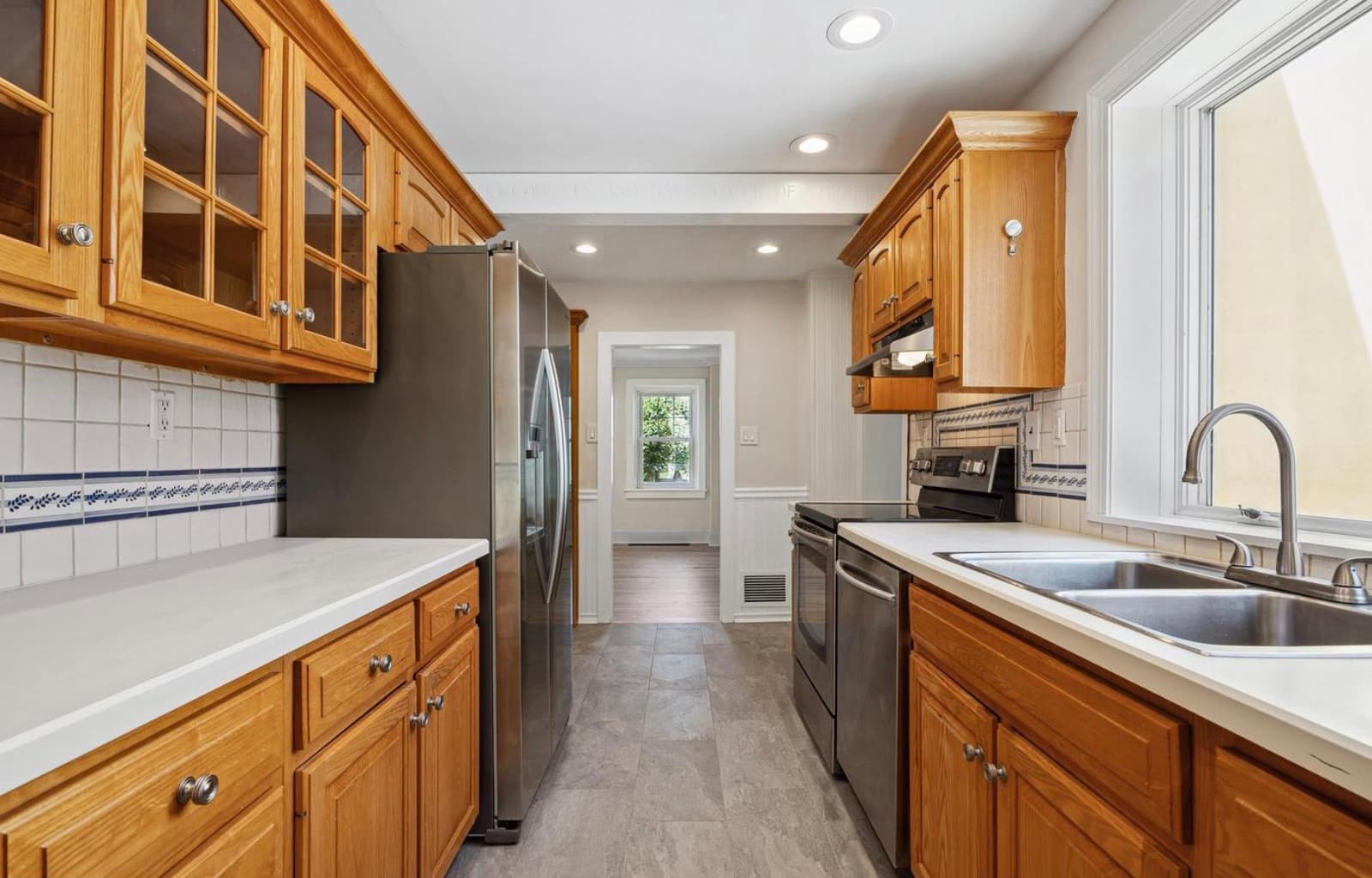 Kitchen with oak cabinets and stainless appliances